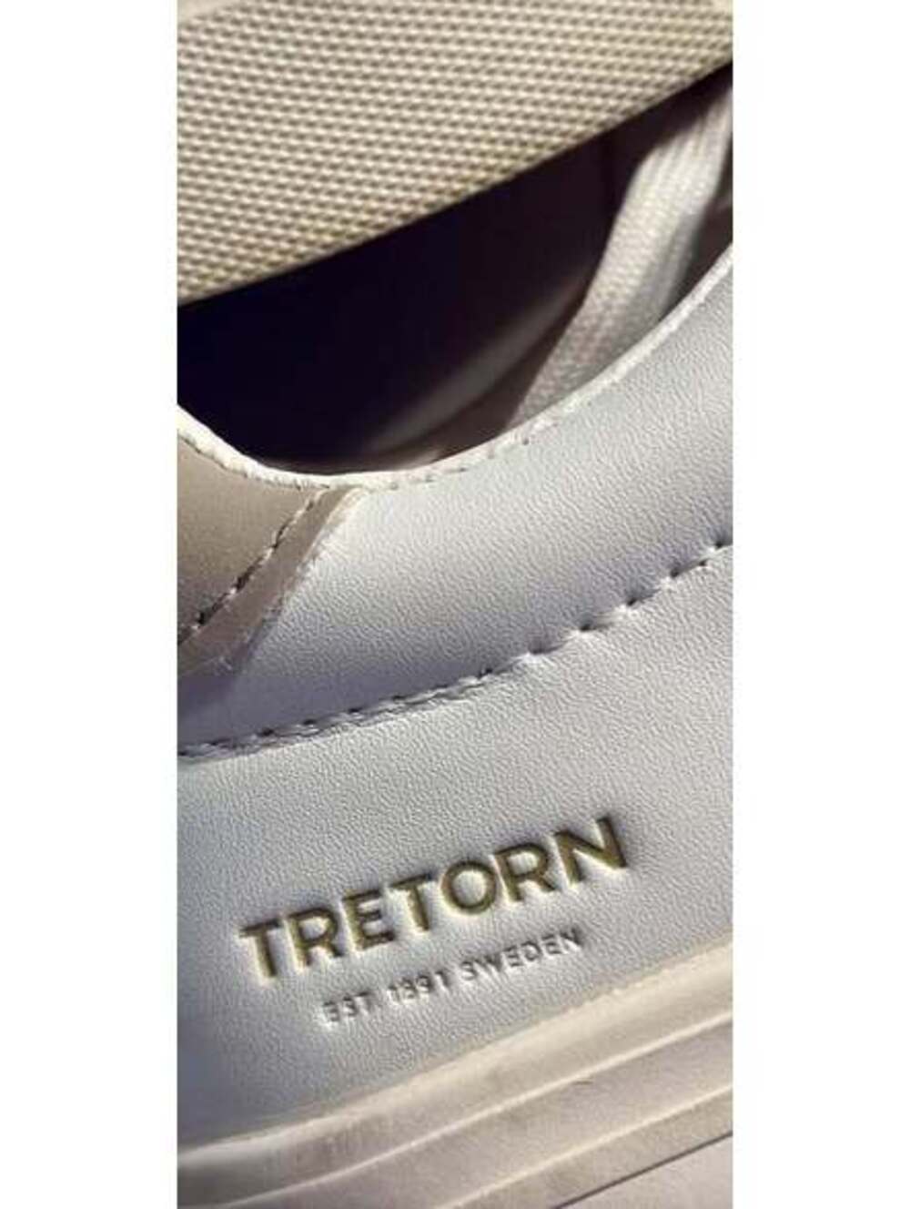 Tretorn Serve Womens White Tan Low Top Sneakers Size 7 M | Color: Tan/White